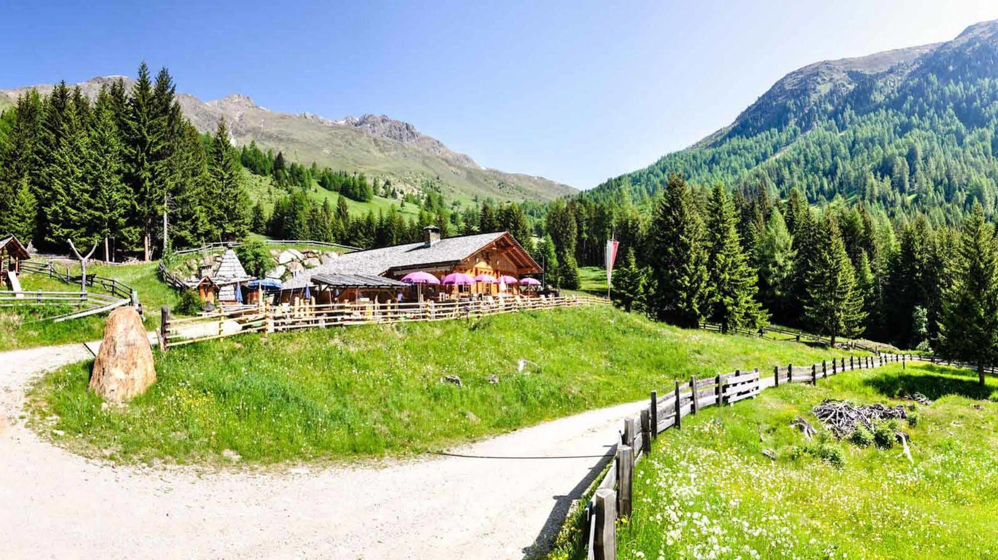 La Casies Mountain Hotel Santa Maddalena in Casies Esterno foto